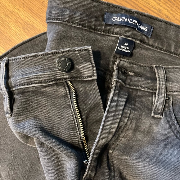 Calvin Klein Women’s Jeans. - Picture 4 of 6